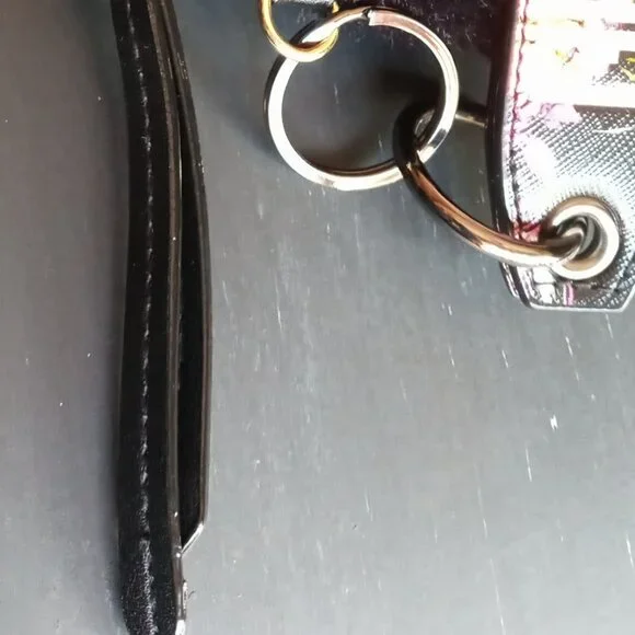 💗Victoria’s Secret Faux Fur Stud Large Wristlet/Clutch Handbag w/Floral Strap💗 - Picture 11 of 15